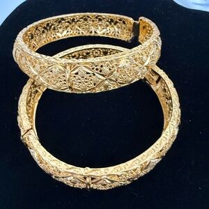 Elegant Gold Women's Bangles